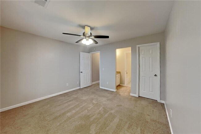 Building Photo - 500 Abernathy Oaks Way