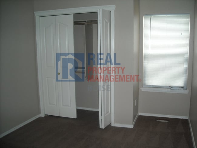 Building Photo - Half Off First Months Rent-3 Bedroom Singl...