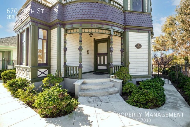 Building Photo - Beautiful 2bed/2bath Victorian style home ...