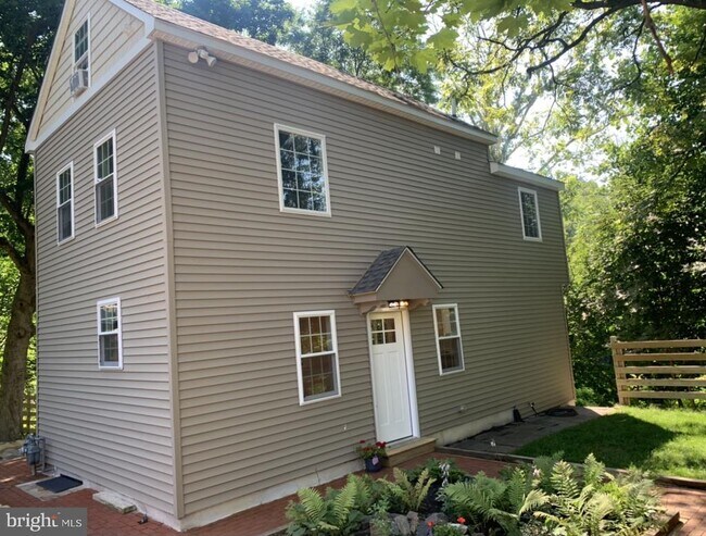Building Photo - 641 South Ave
