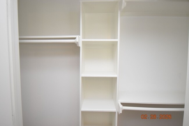 Building Photo - 623 Honeysuckle Dr