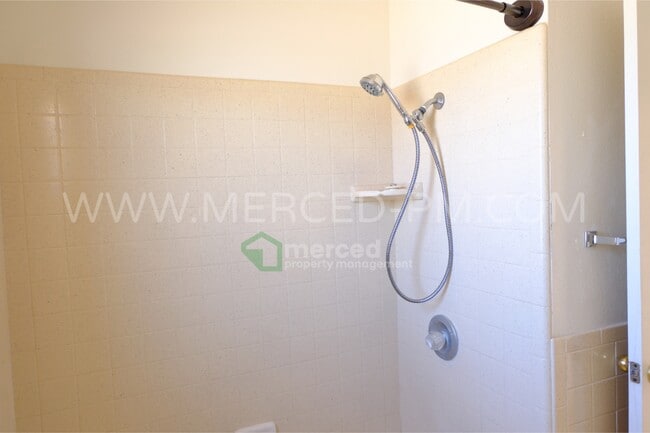 Building Photo - 15290 Sunset Dr