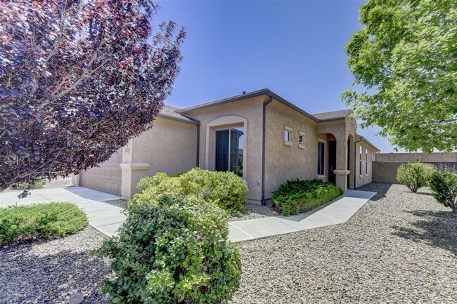 Building Photo - 3 bedrooms plus a den, 2 bath home in Brig...