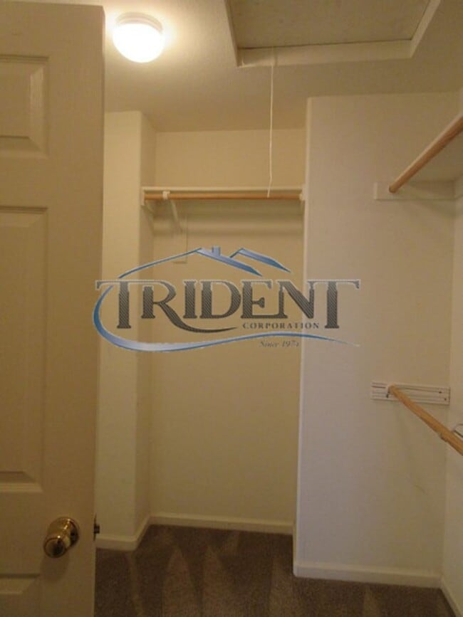 Building Photo - 3 bedroom, 3 bath house with Bonus Room