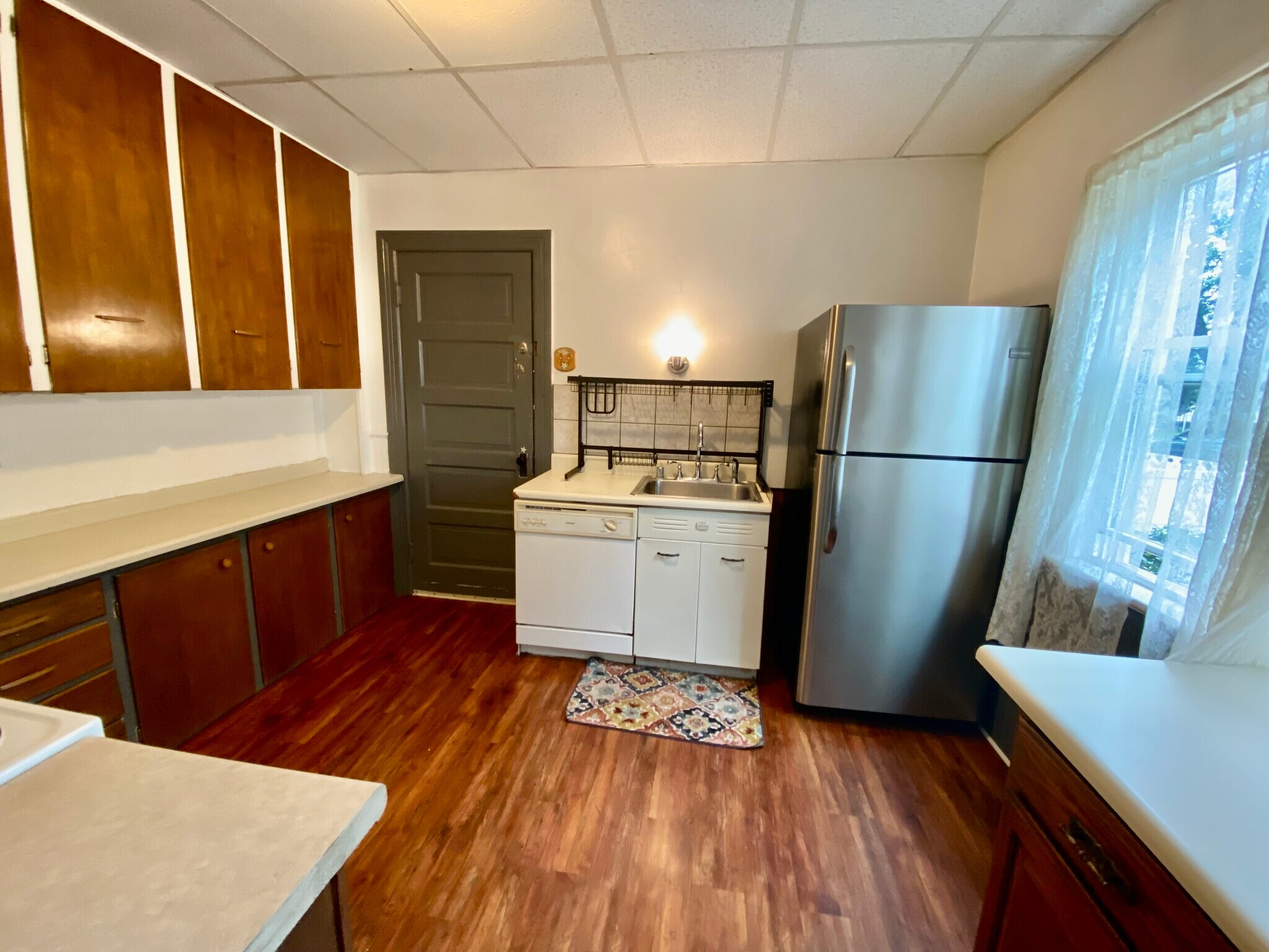 Building Photo - 1063 W 8th St