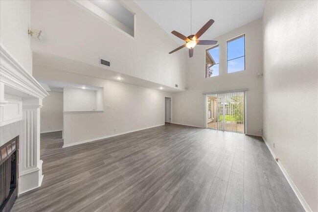 Building Photo - 10900 Crown Colony Dr