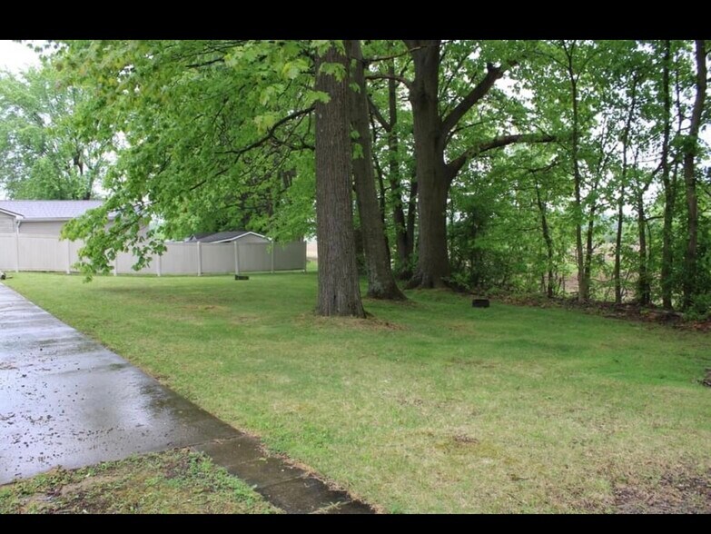 Building Photo - 9550 Struthers Rd