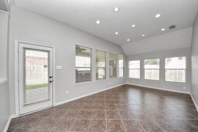 Building Photo - 18403 Sierra Falls Ct