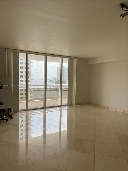 Building Photo - 901 Brickell Key Blvd