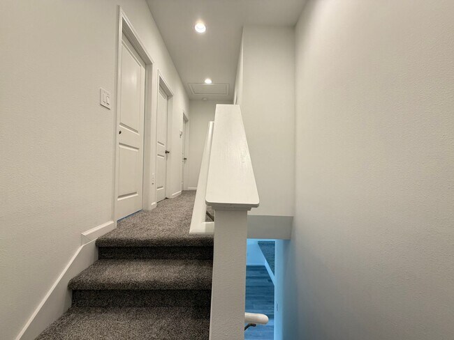 Building Photo - 5353 Vista Lago Dr