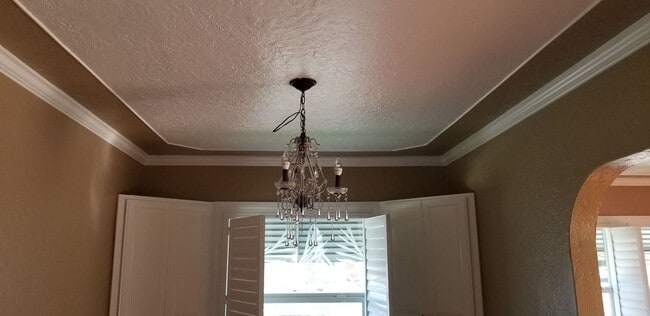 Building Photo - 320 S School St