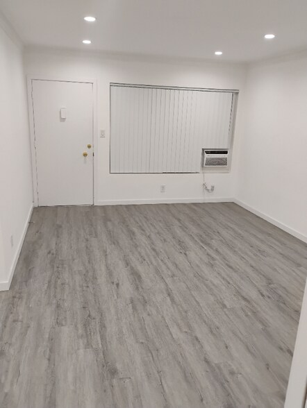 Building Photo - 924 N Curson Ave