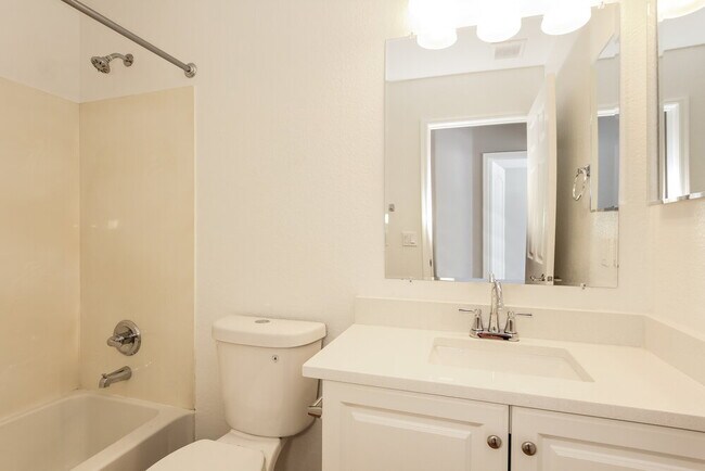 Building Photo - 4640 W Magdalena Ln