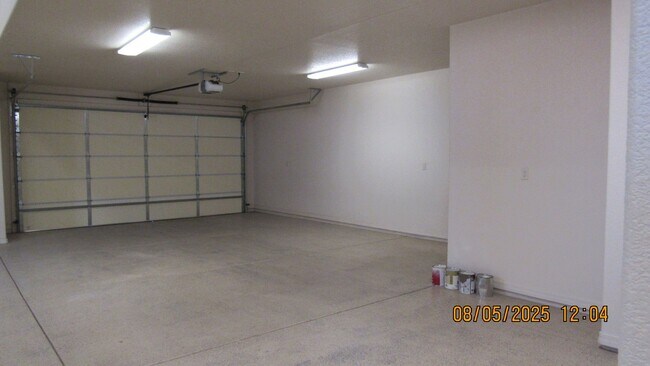 Building Photo - 3 bedroom 2 bathroom 2 car garage + 60FT R...