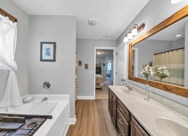 Building Photo - 8390 Island Dr
