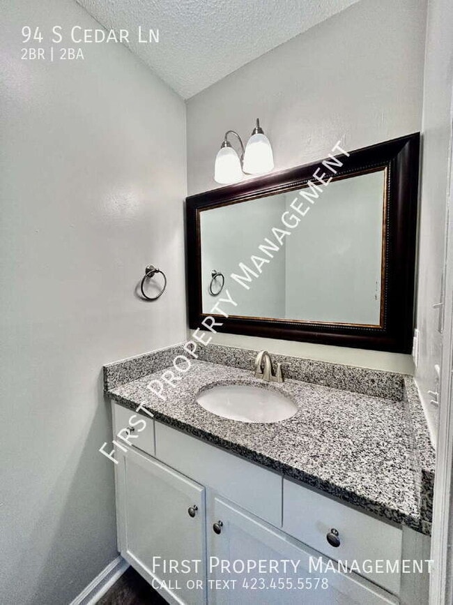 Building Photo - 94 S Cedar Ln