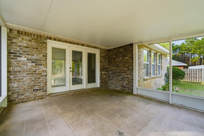 Building Photo - 2490 Pepper Dr