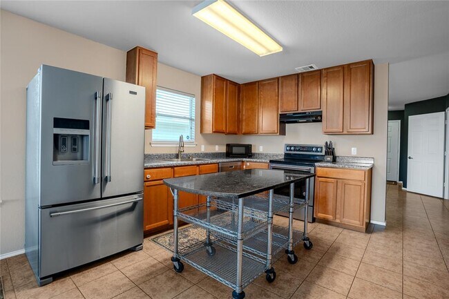 Building Photo - 8925 China Rose Dr