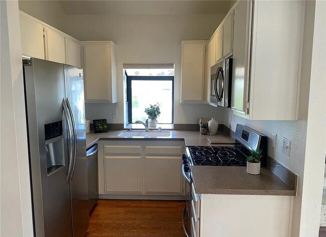 Building Photo - 4852 Tiara Dr