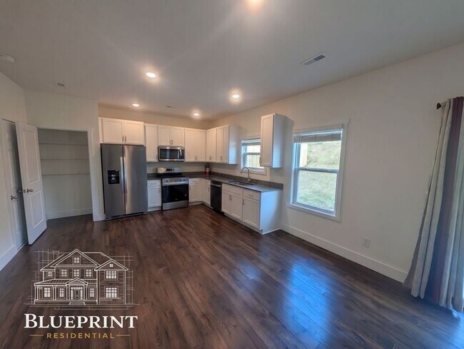 Building Photo - 2024 build, great neighborhood, stainless appliances, granite countertops!
