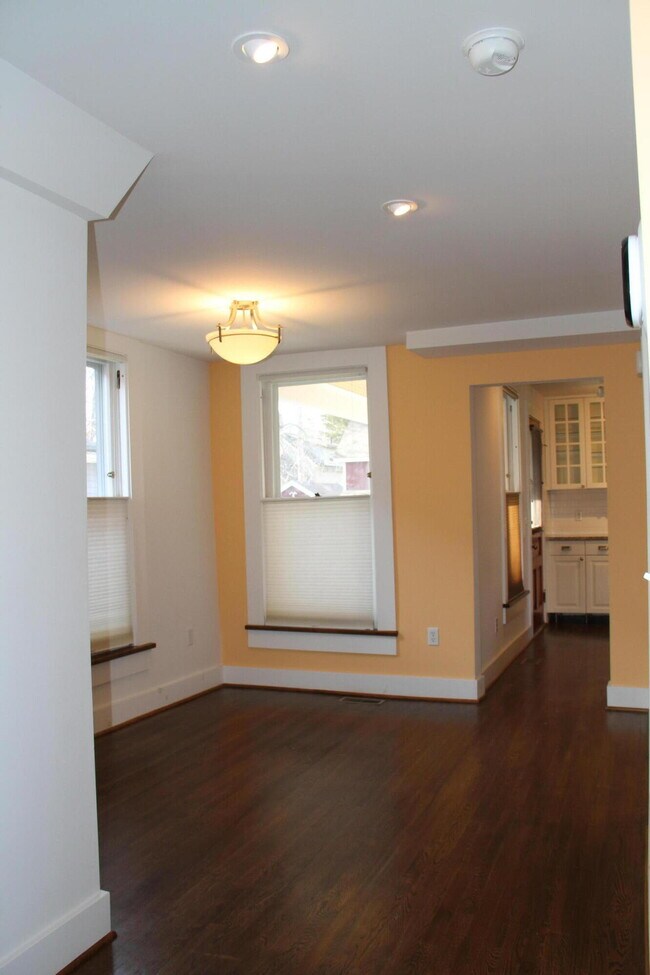 Building Photo - 310 2nd St