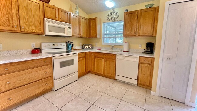 Building Photo - Available monthly Rental SEP 2025 in heart of Sebastian