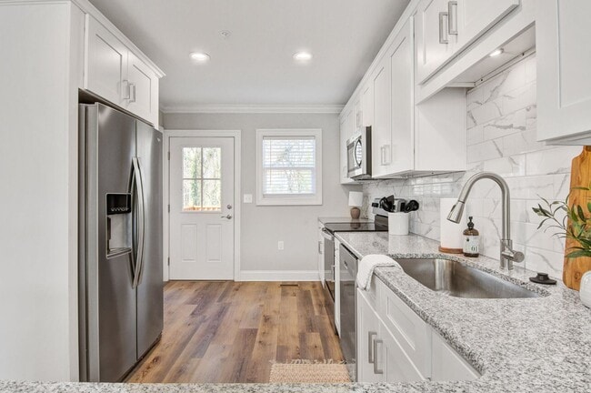 Building Photo - Handicap Accessible Modern 2-Bed, 2-Bath S...