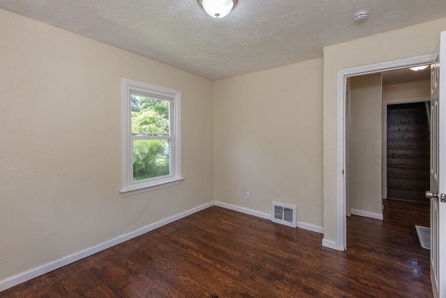 Building Photo - 6325 Jefferson Ave