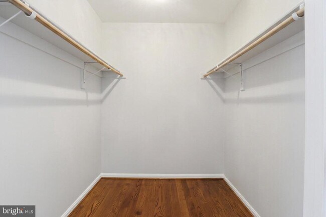 Building Photo - 915 Buttonwood Terrace NE
