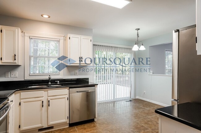 Building Photo - Spacious 3-Bed, 2.5-Bath Single Family Hom...