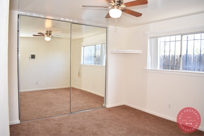 Building Photo - Charming 2-Bedroom East San Diego Apartment