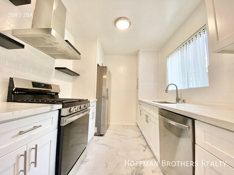 Primary Photo - 7010 Lanewood Ave