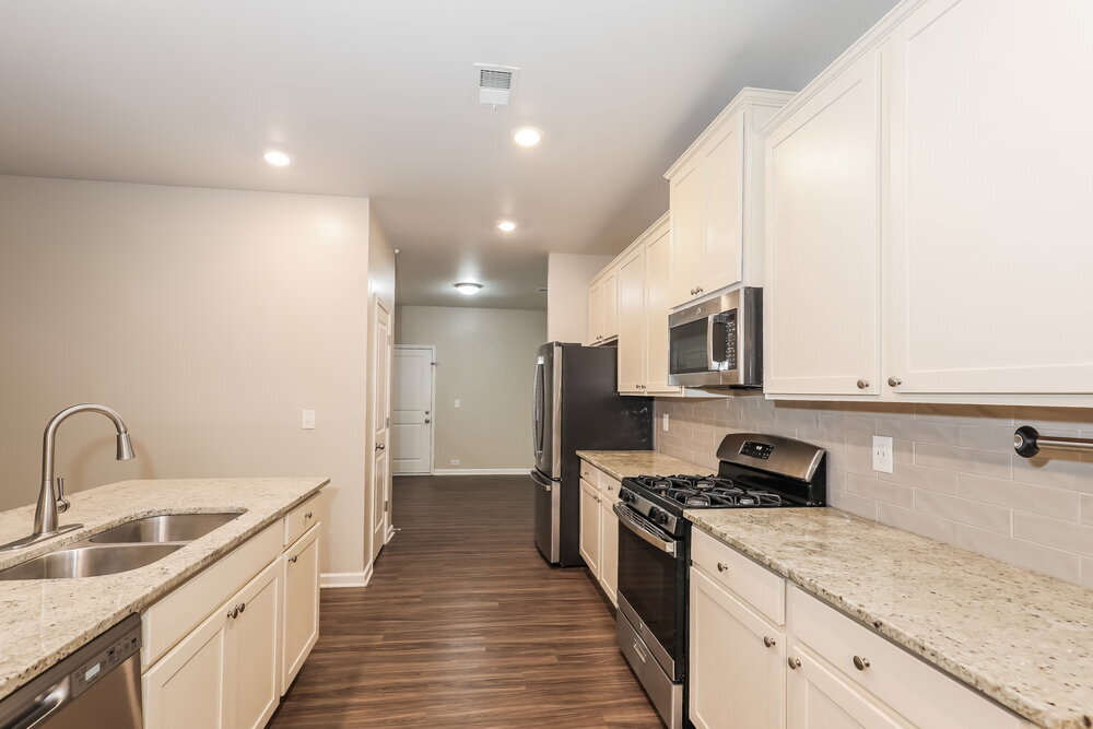 Building Photo - 3949 Lake Manor Way