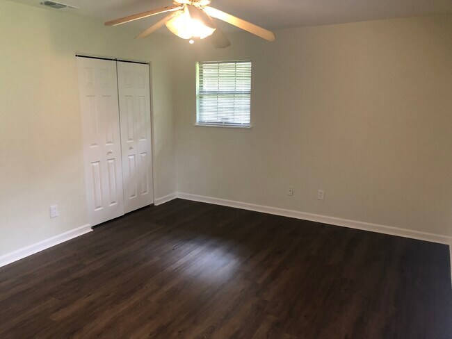 Building Photo - 515 Howard Ave