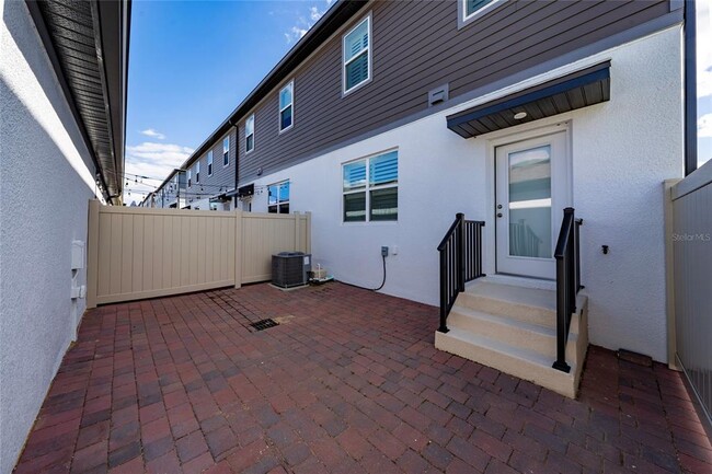 Building Photo - 16001 Grafton Wy