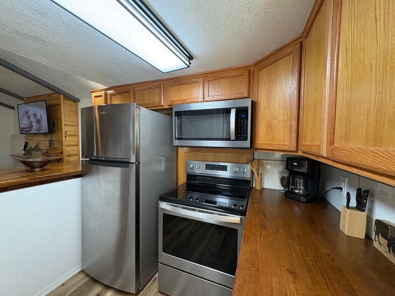 Building Photo - 3345 E 30th St