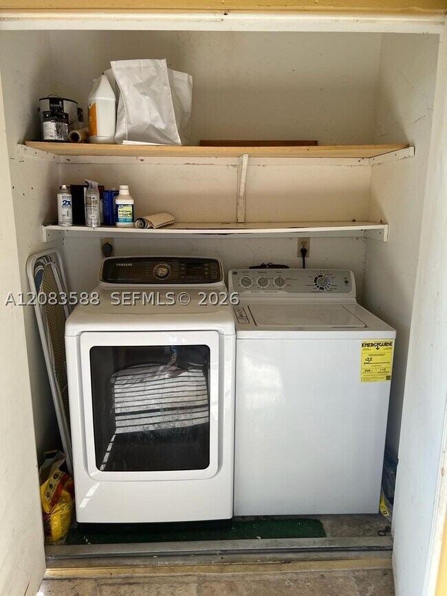 Building Photo - 10581 SW 155th Ct