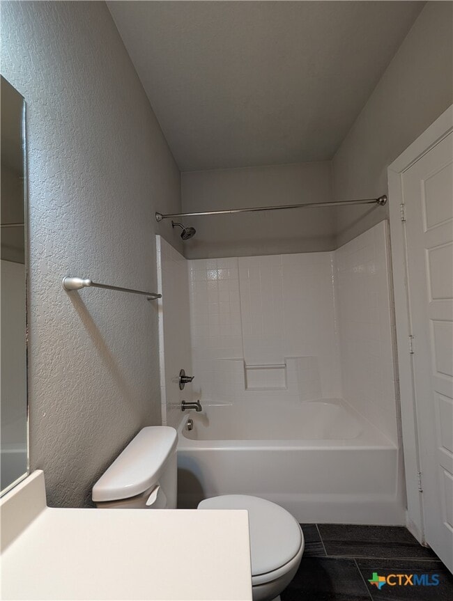 Building Photo - 506 Creekside Frst