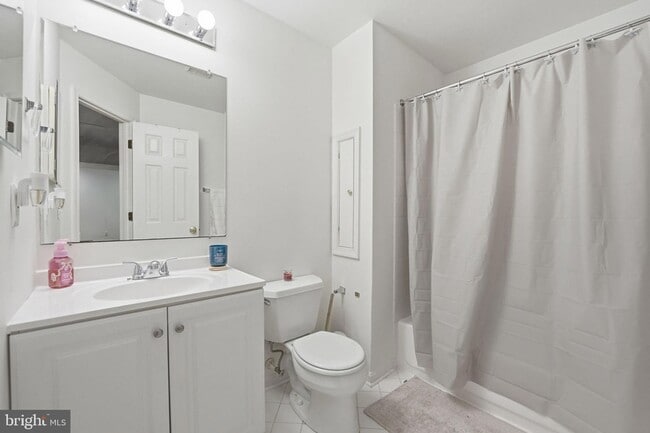 Building Photo - 6355 Willowfield Way