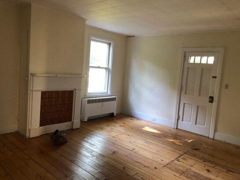 1st FL - 37 E Broad St