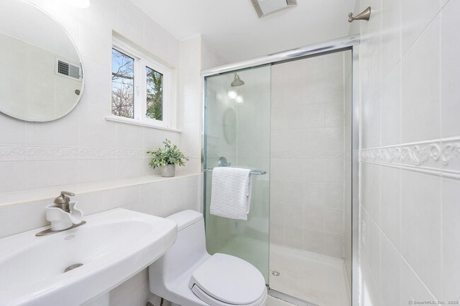 Building Photo - 14 Amherst Rd