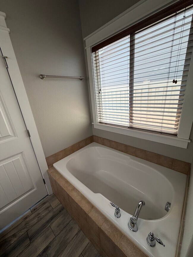 Building Photo - Jayden Village Sub: 4 Bedroom 2 Bath with Community Pool Ten Mile and Ustick