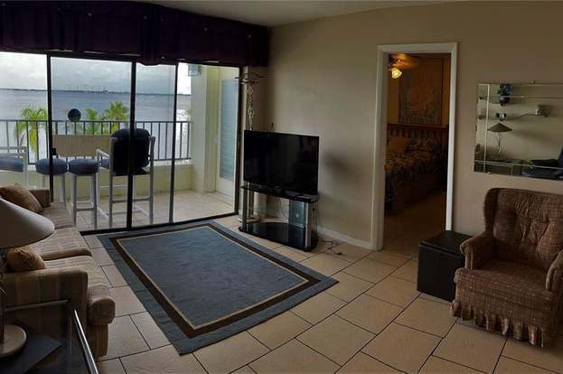 Building Photo - 1500 Park Beach Cir