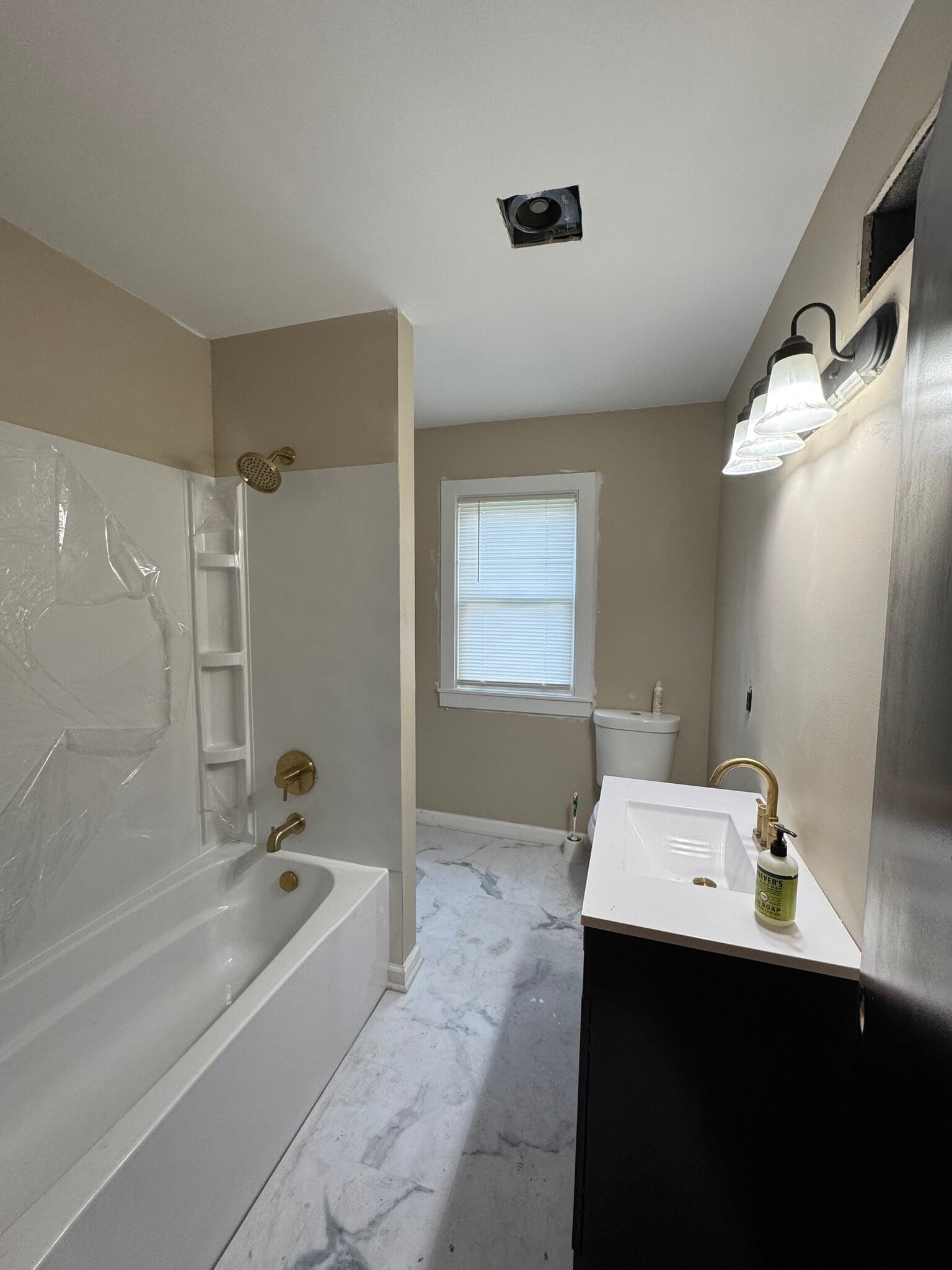 Building Photo - 500 Peale St