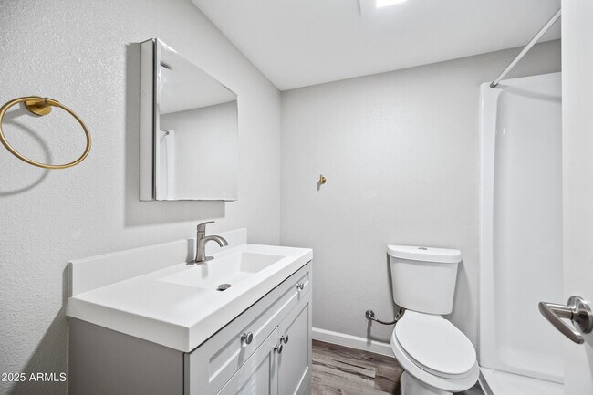 Building Photo - 3025 N 32nd St