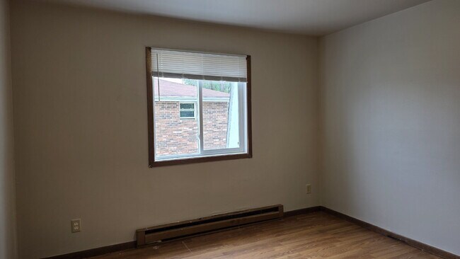 Building Photo - 2-Bedroom  Upper in a 8plex building