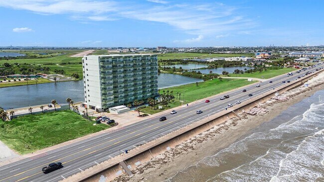 Building Photo - 9420 Seawall Blvd