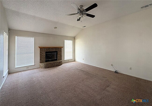 Building Photo - 607 Ottawa Dr