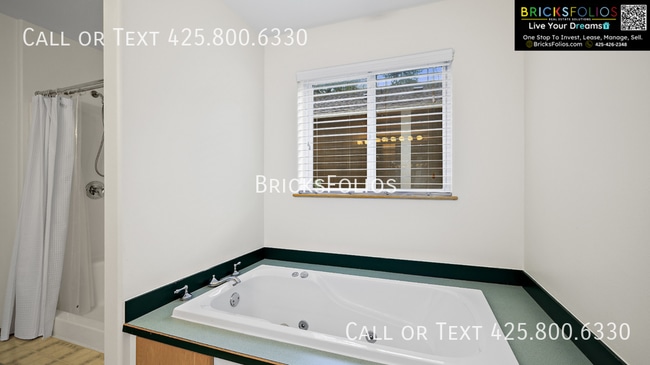 Building Photo - 15638 42nd Ave S