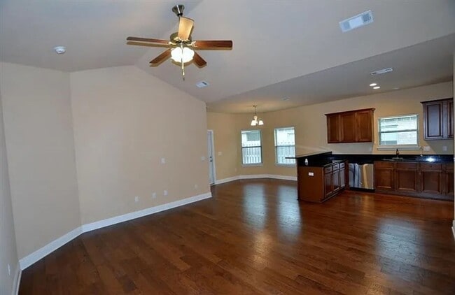 Building Photo - Driftwood Estates Home! 4 bedrooms move in...